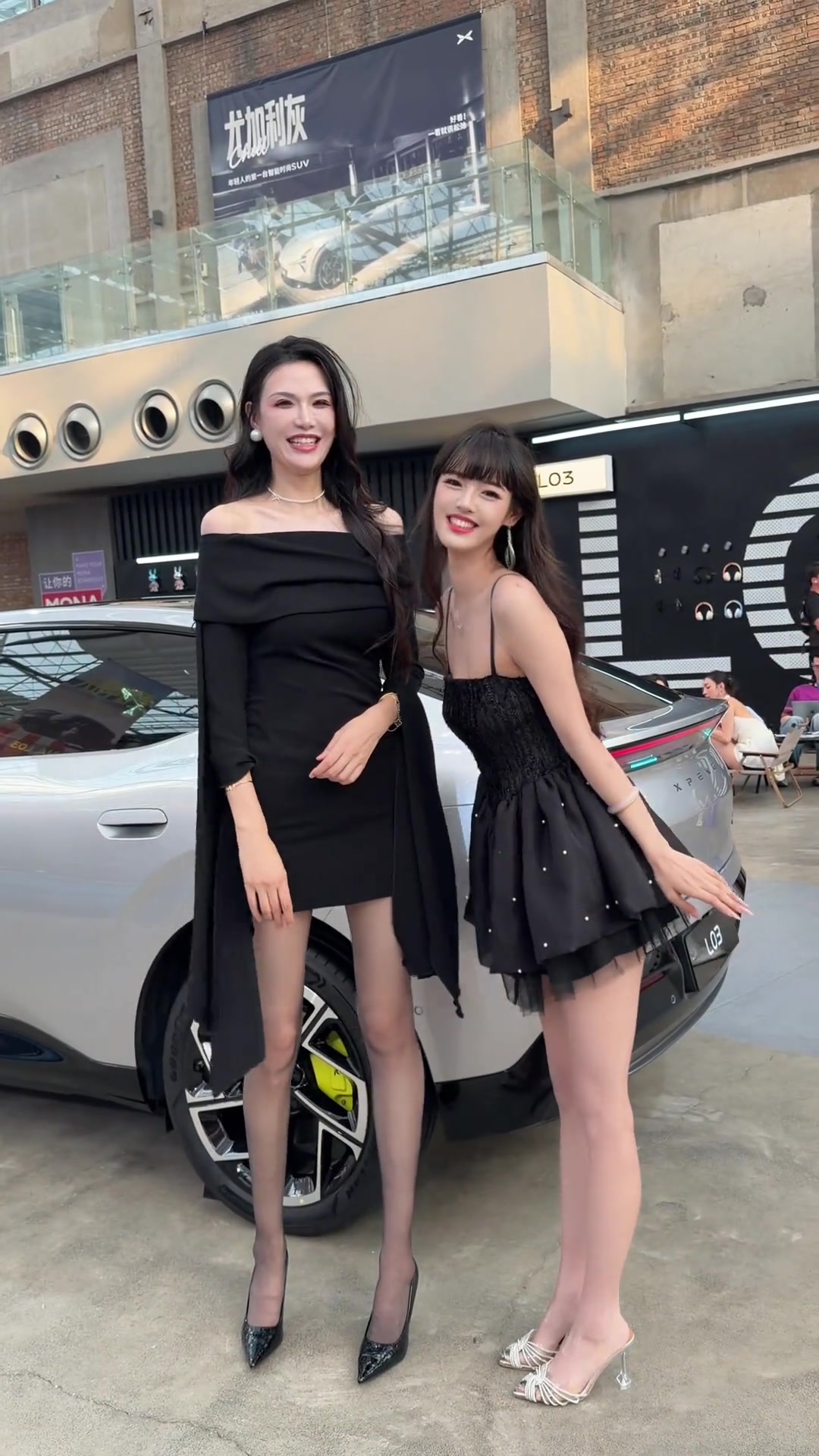 【集锦】1米8女模特晒视频：在2米的诺姐面前直接化身小学生了