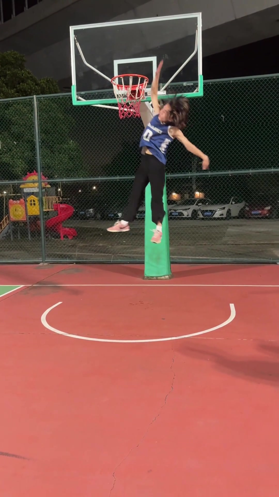[视频]原来是男的啊！差点被这头长发骗了！我说怎么女生弹跳这么炸