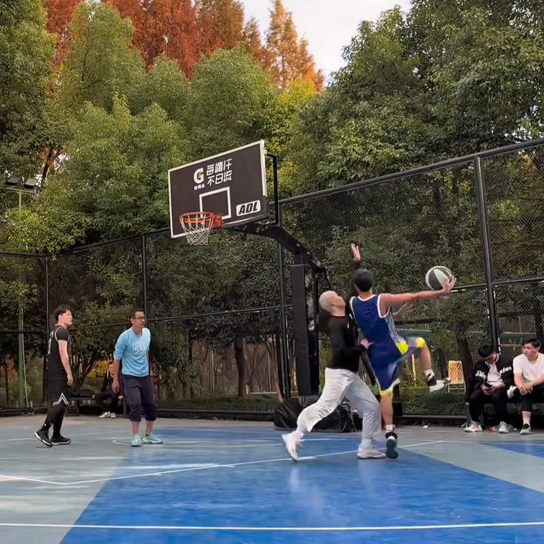 【NBA】这谁受得了啊！野球场遇到如此勾手大神，就问你要怎么