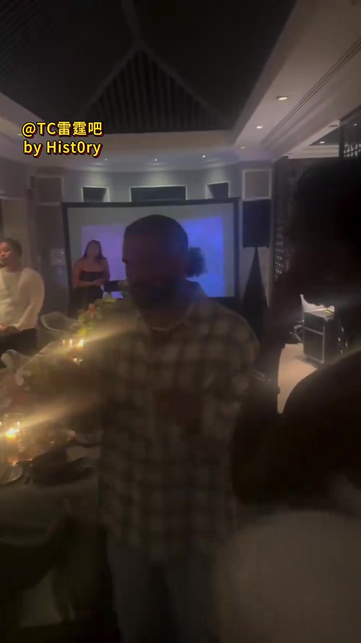 [球迷看点]来个节目！Drake在SGA的生日派对展示说唱！