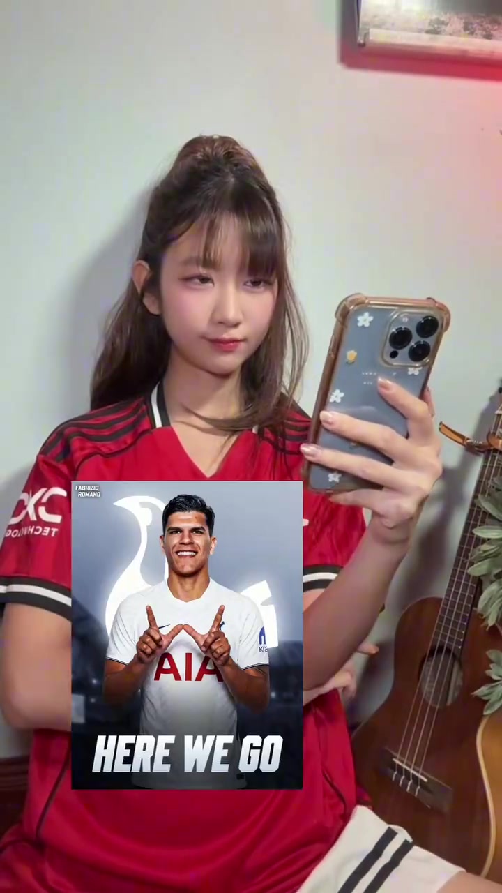 【球迷看点】顶级即战力加盟！美女：曼联球迷的夏天开始了~