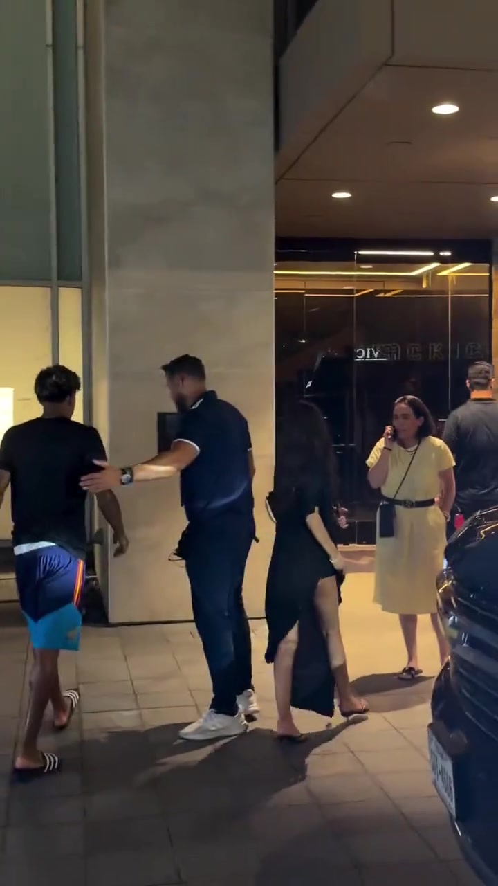 [视频]小孩哥精力就是充沛！亚马尔被拍到玩到凌晨才回酒店