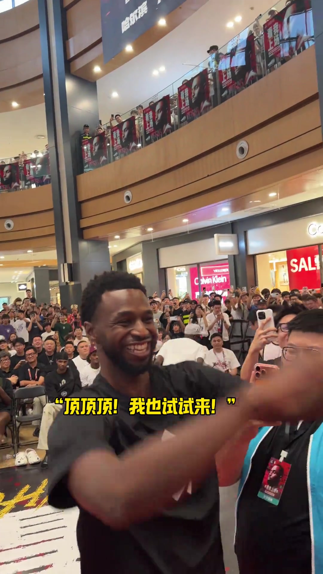 维金斯展示原地360扣篮！这是什么天赋啊！