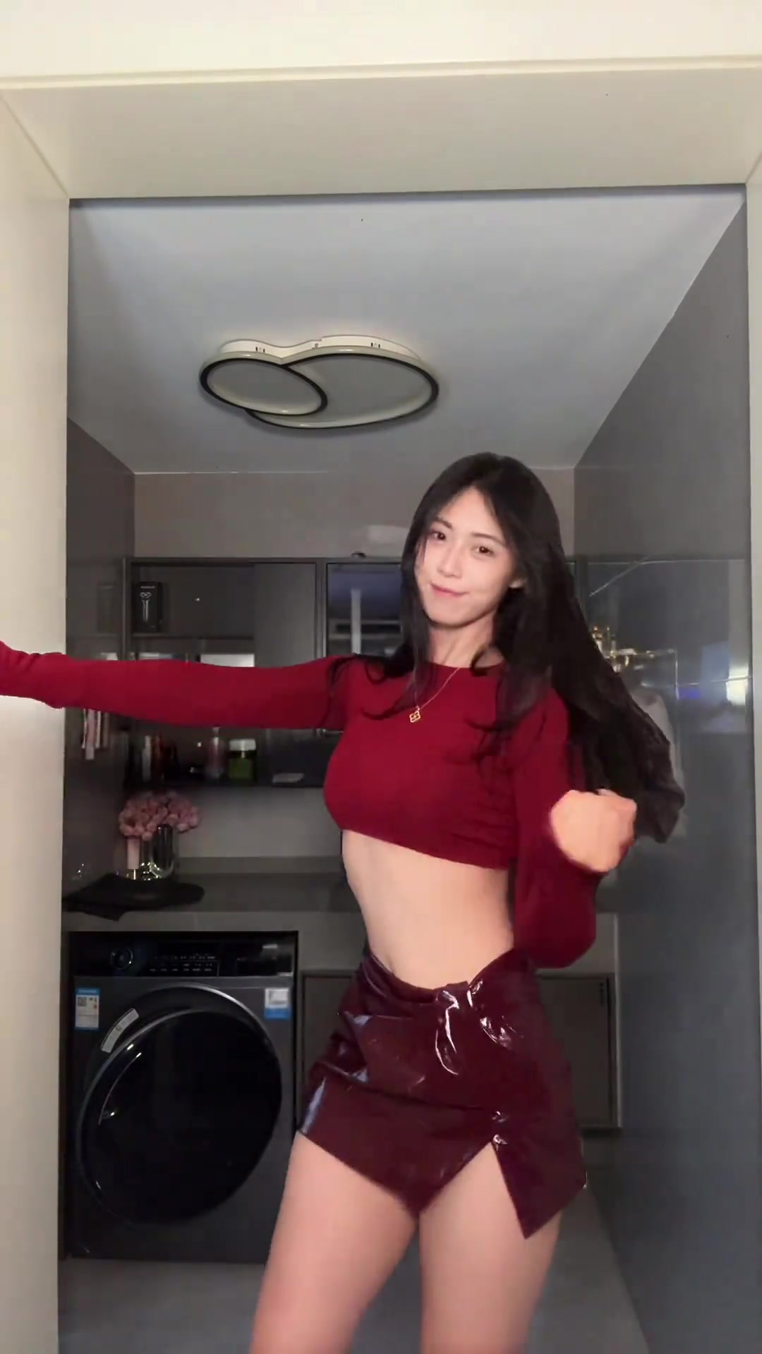 [体育头条]在网红道路上渐行渐远女篮球员卓识跳卡点舞~