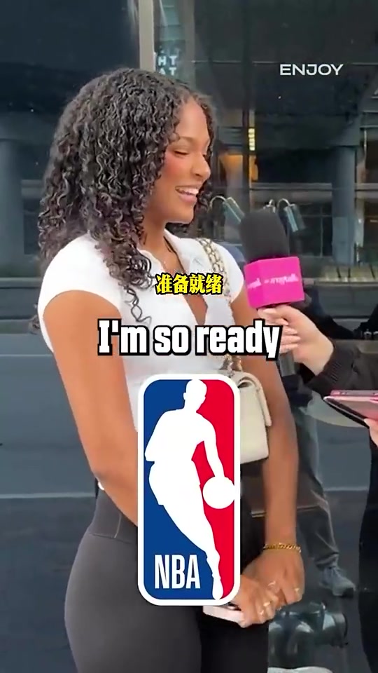 率勇士拿下夏联冠军!伦德博格的女友看来很爱他啊~ 率勇士拿下夏联冠军!伦德博格的女友看来很爱他啊~
