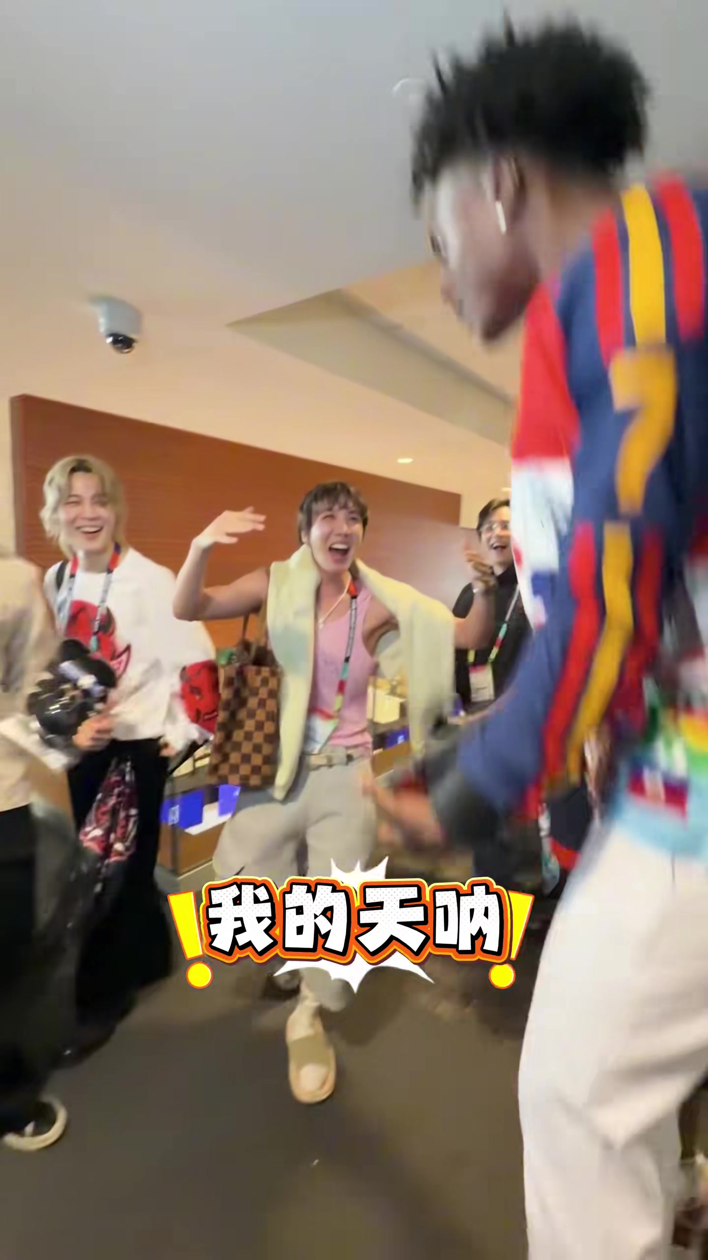 【推荐】逆天!甲亢哥遇上BTS防弹少年团,双方互相学狗叫! 【推荐】逆天!甲亢哥遇上BTS防弹少年团,双方互相学狗叫!
