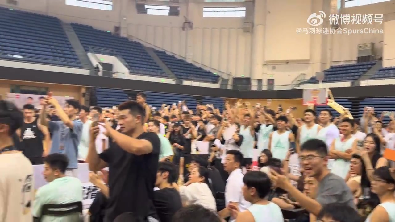  【体育视频】最佳第六人！凯尔登·约翰逊突袭郑州大学篮球场