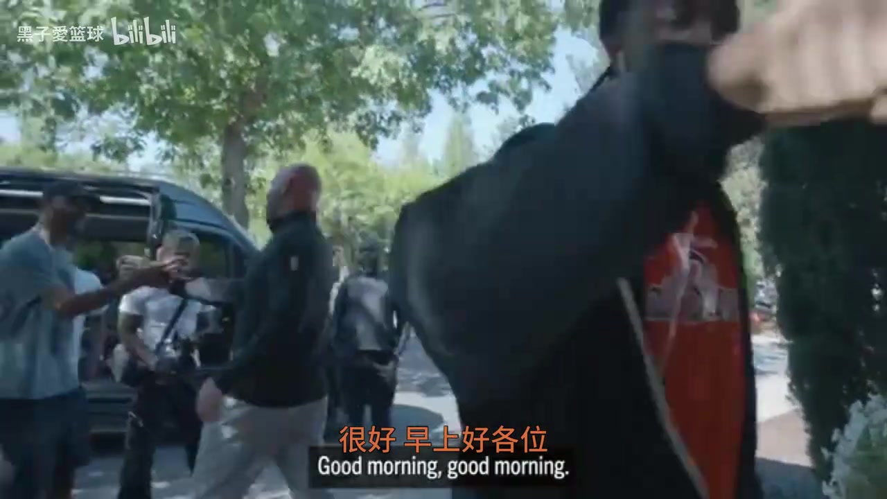 【球迷热播】莫兰特参观开拓者球馆，正➡️式与总经理克罗宁会见