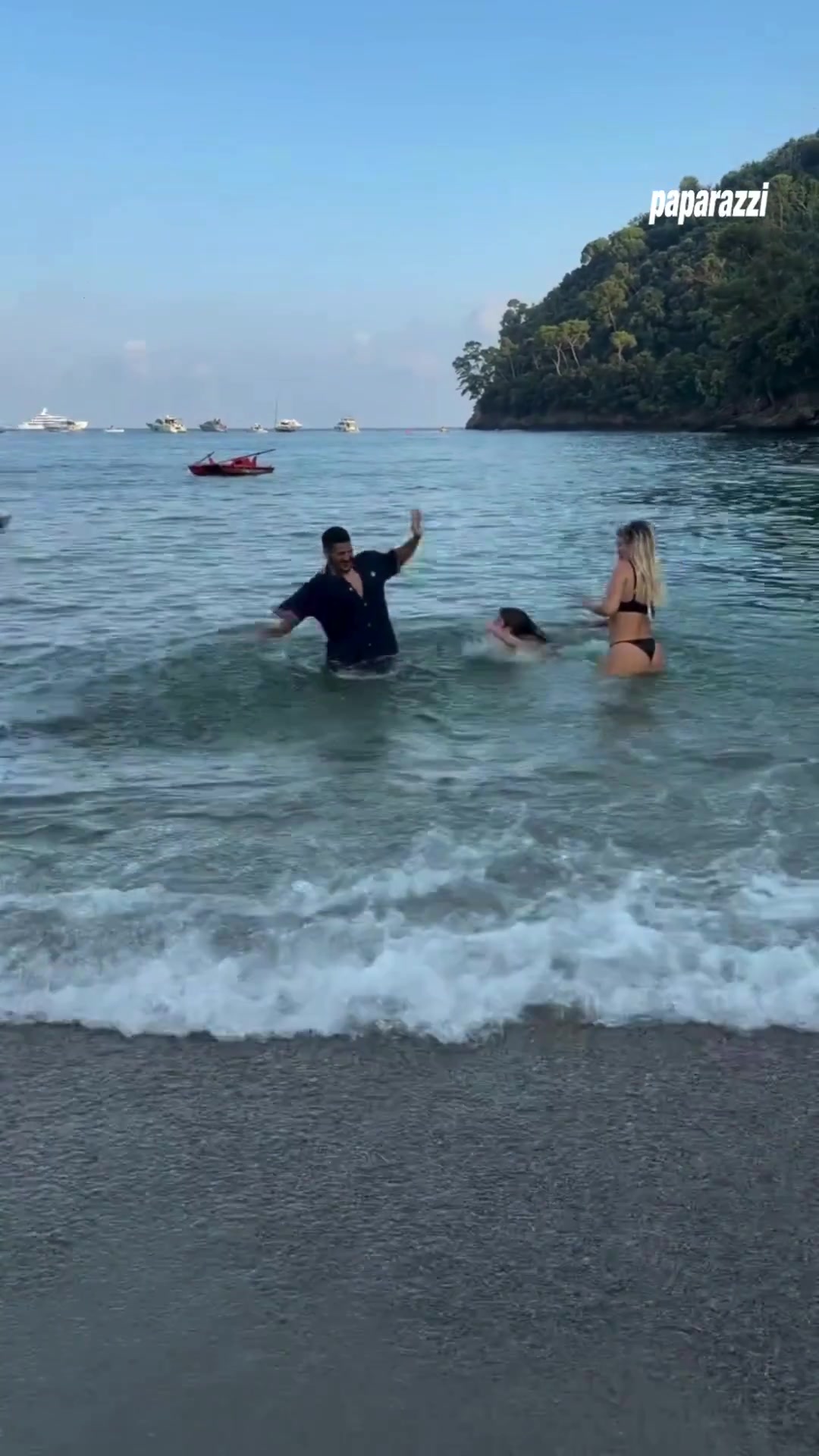 【赛场新说】旺达闺女海边撒娇⭐⭐飞扑，我现在排队去当女婿还⭐