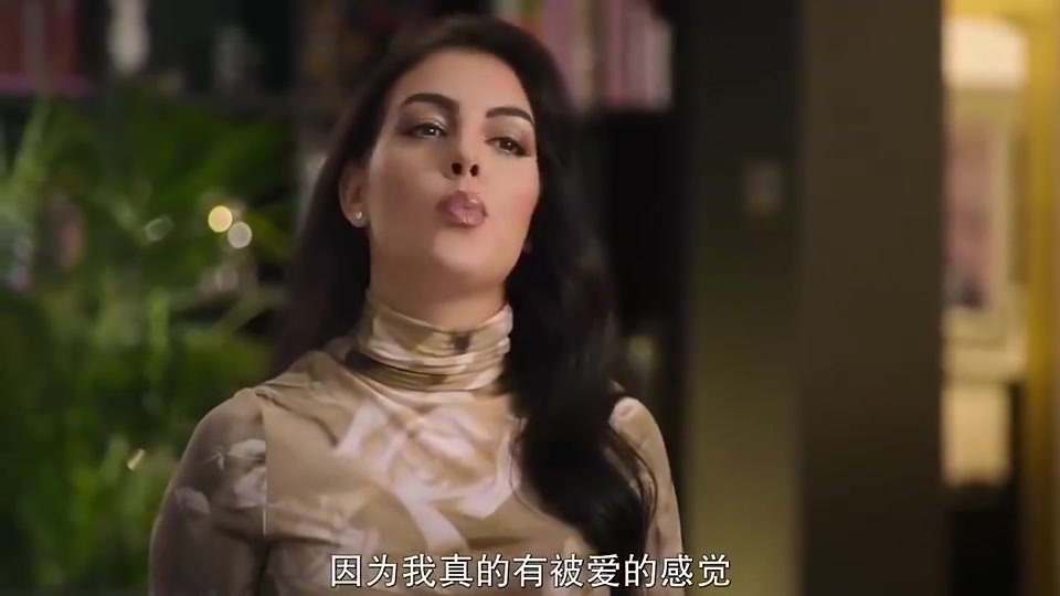 [球星瞬间]实现诺言！乔治娜：办不办婚礼没有多重要，C罗：⬅️1000%会办