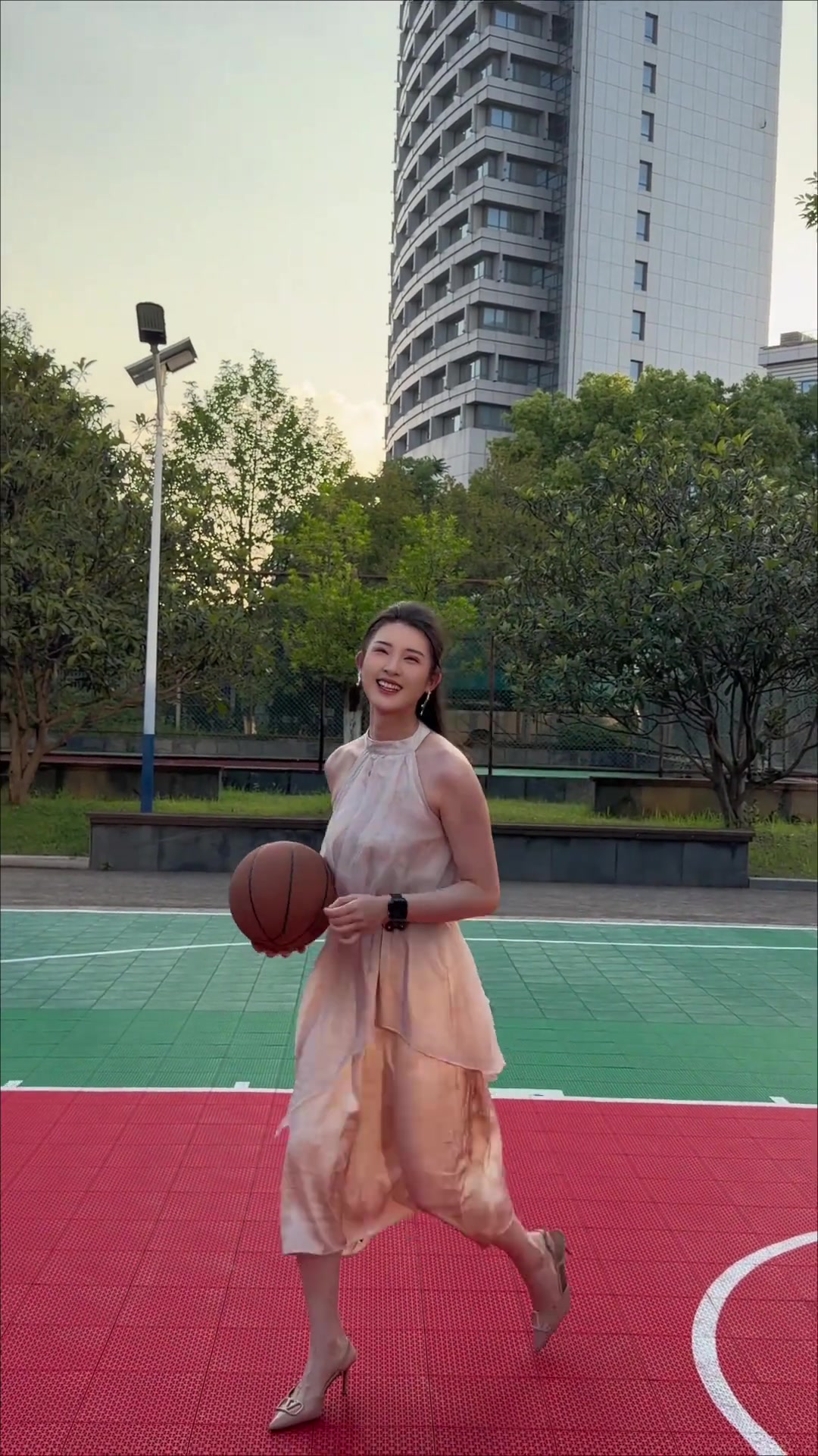 身高176 气场184cm的篮球女孩，漂亮只是加分项