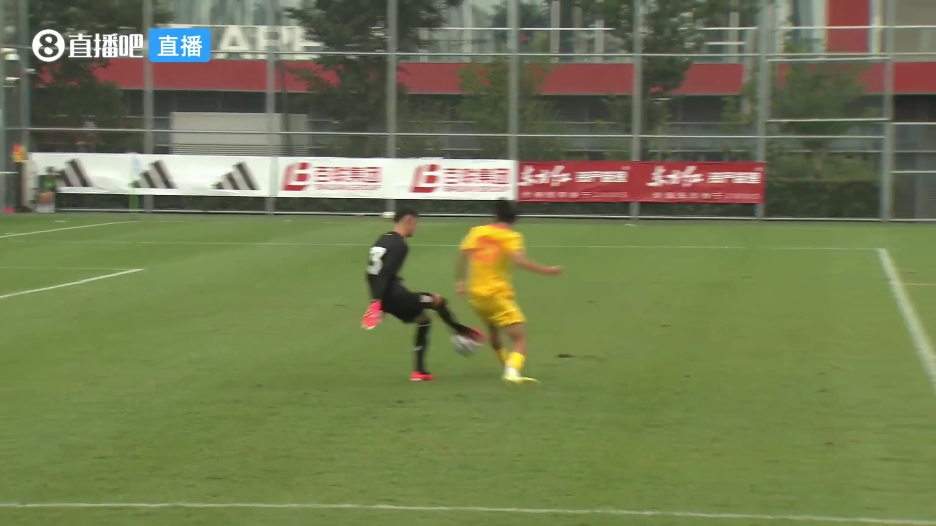【今日赛事高光】好逼抢啊！U17国少高位逼抢造成毕✌️巴门将