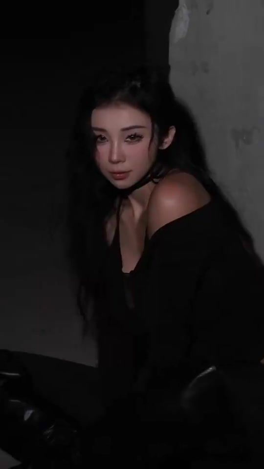 张曼源的黑色系穿搭 太性感了