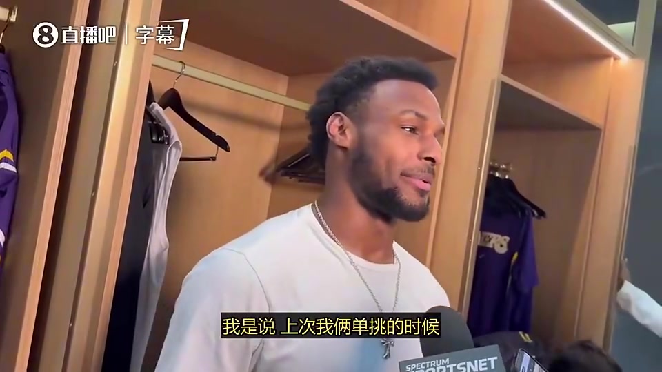 老詹这么猛？布朗尼曾谈：上次和我老爹单挑时，他把篮板扣碎了！