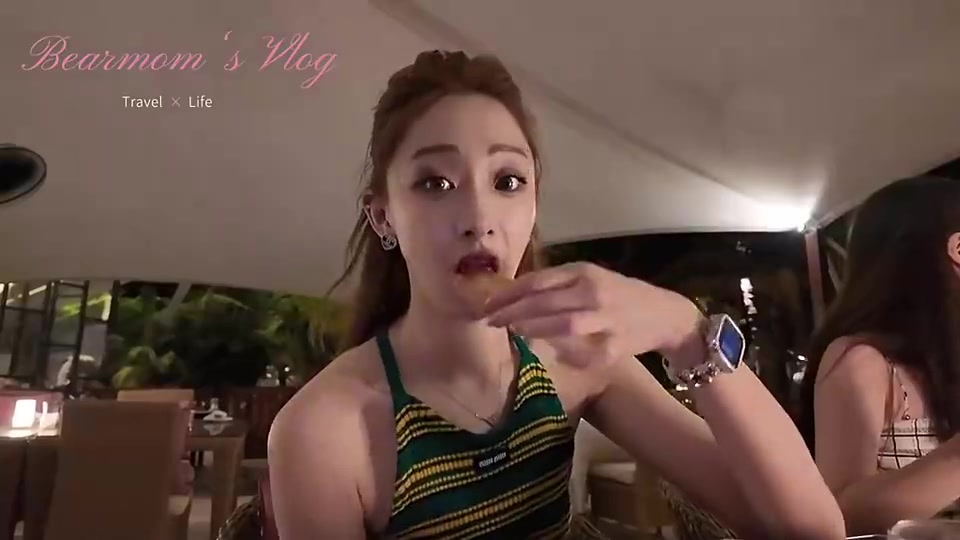 嫂子真美！翟晓川妻子晒一家在马尔代夫游玩的视频