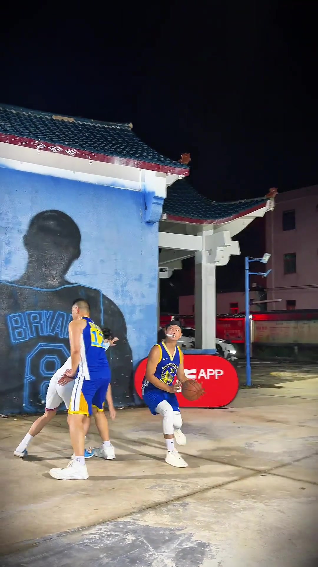 [热点视频]画面太美！假如库里和姚明当队友 ⬇️比赛会是怎样