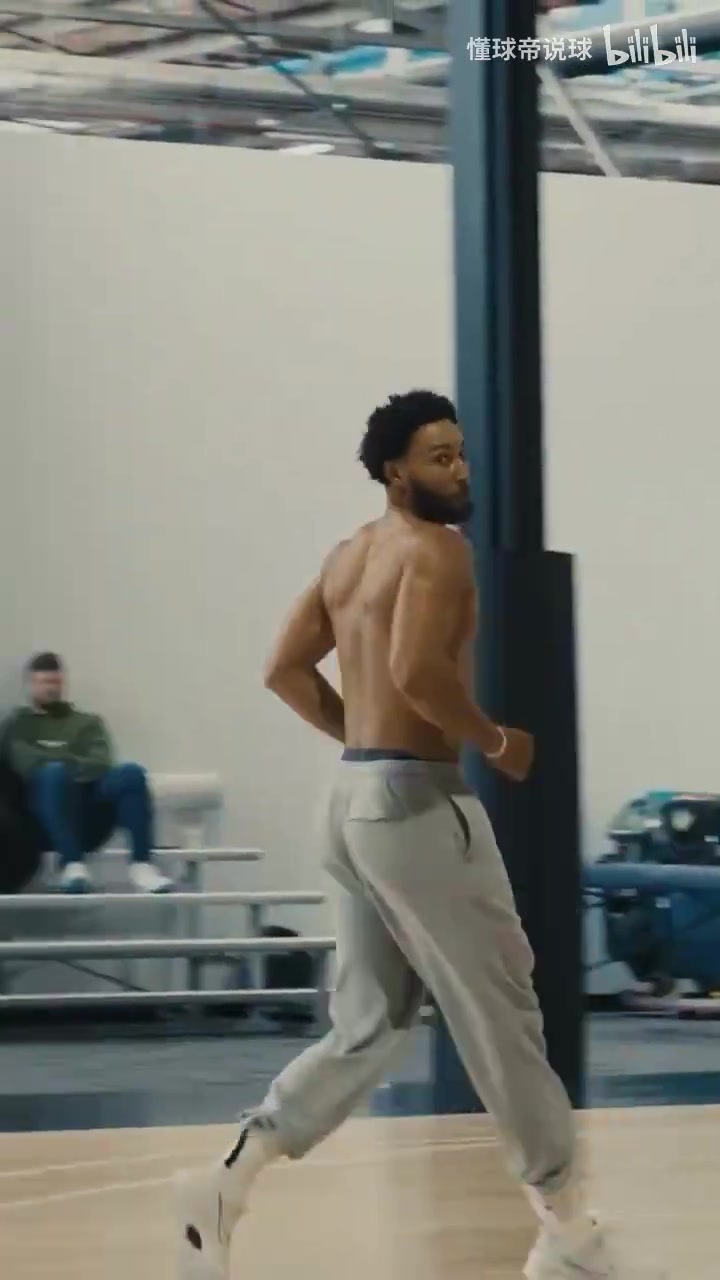 西帝这身材维持的可以 中投也进了 !回NBA再战没问题! 西帝这身材维持的可以 中投也进了 !回NBA再战没问题!