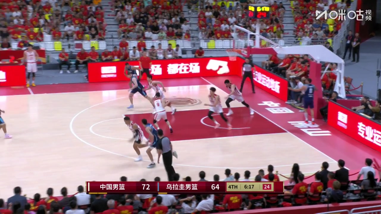 以球领人!庞峥麟推反击快速上球,贺希宁快下轻松上篮打进! 以球领人!庞峥麟推反击快速上球,贺希宁快下轻松上篮打进!