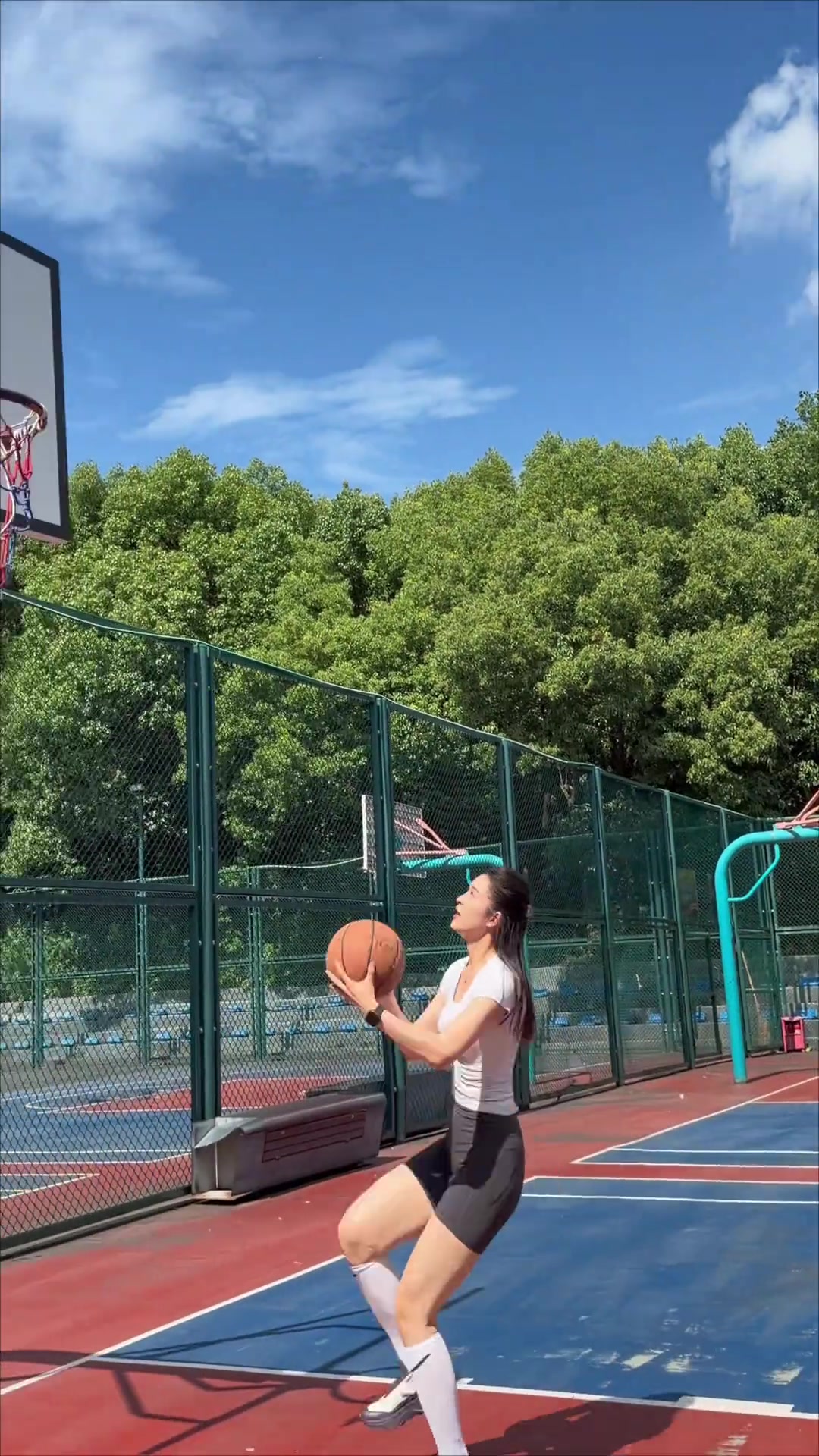 “对于这种漂亮型的持球受，我一般都是贴身防守”