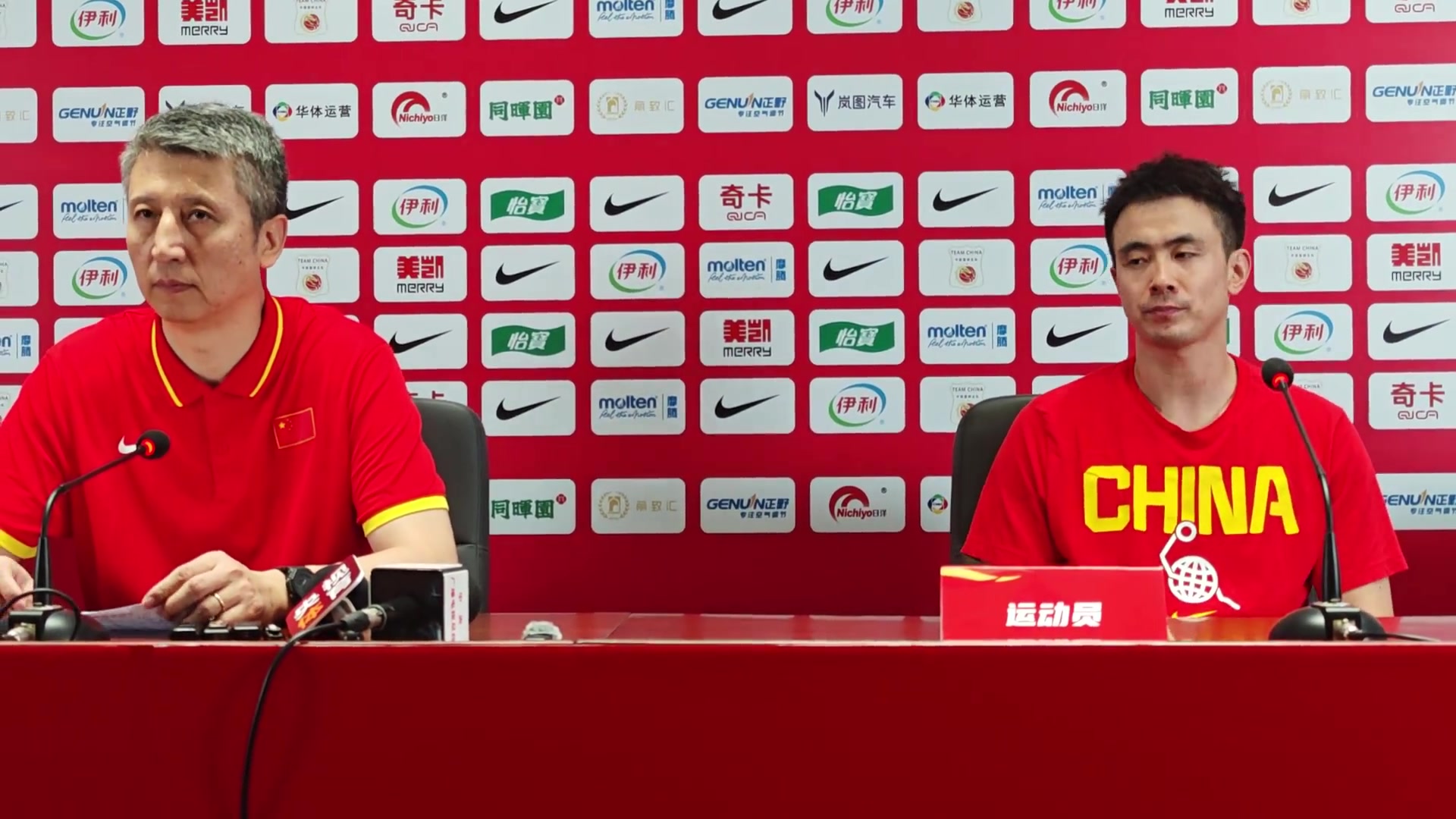 [今日赛事影像]中国男篮不敌乌拉圭 郭⚾士强和赵继伟赛后：防