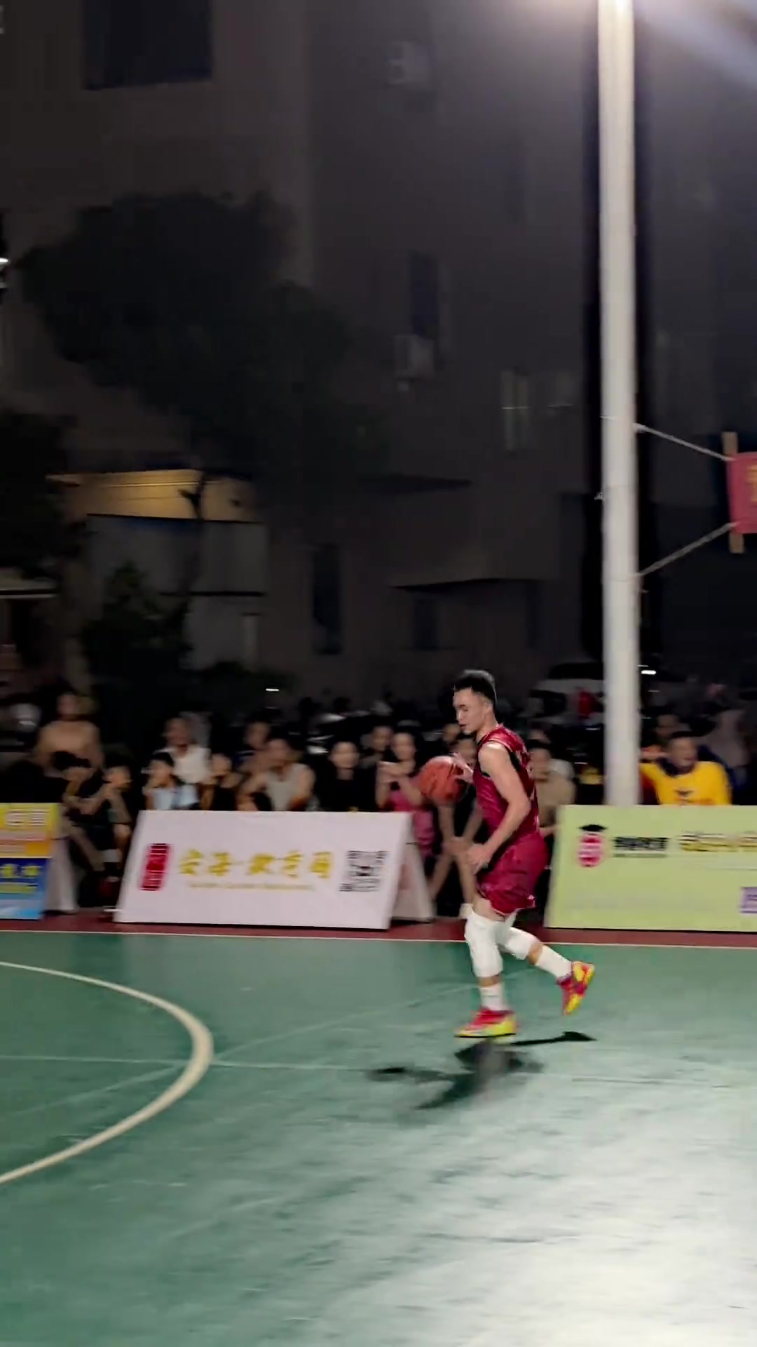 哥们，你挺会调动现场气氛啊！