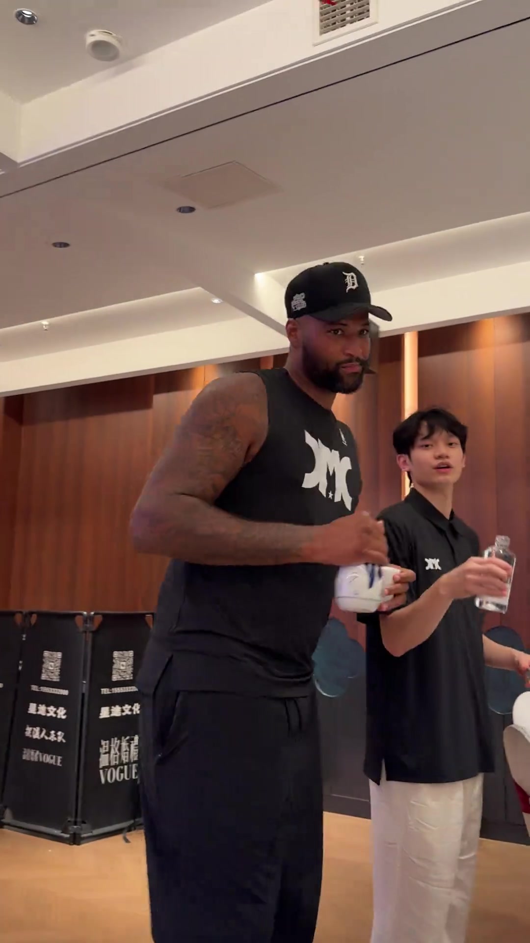【球场速看】原来网上说的是真的，连N❕B⚽A球星来了都得敬酒！❕