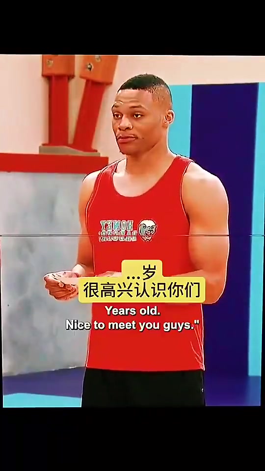 这也太搞了!威少此前曾在剧中饰演14岁的篮球队初中生