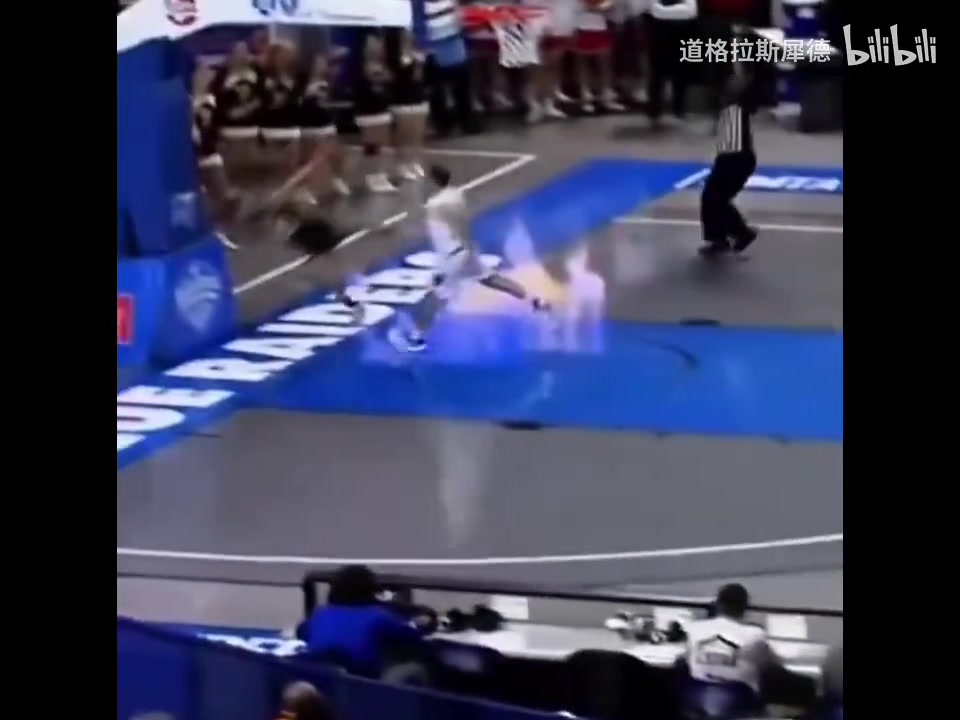 该被警察带走的犯规！这下排云掌太夸张了！