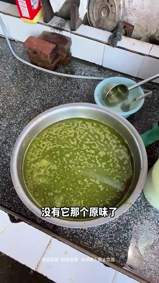 朱芳雨晒自己贵州吃牛瘪火锅：兄弟们这真心不错，好吃到停不下来