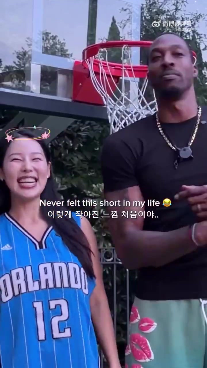 韩国女网红再晒与霍华德互动视频~直呼魔兽鞋子也太大了 韩国女网红再晒与霍华德互动视频~直呼魔兽鞋子也太大了