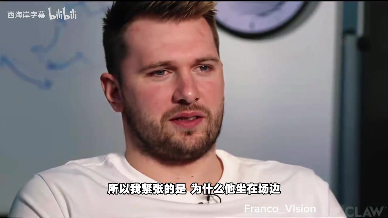 【快速回放】谁坐场边最让东契奇紧张⭐？不是小李子也不是卡戴珊，而是布朗尼！