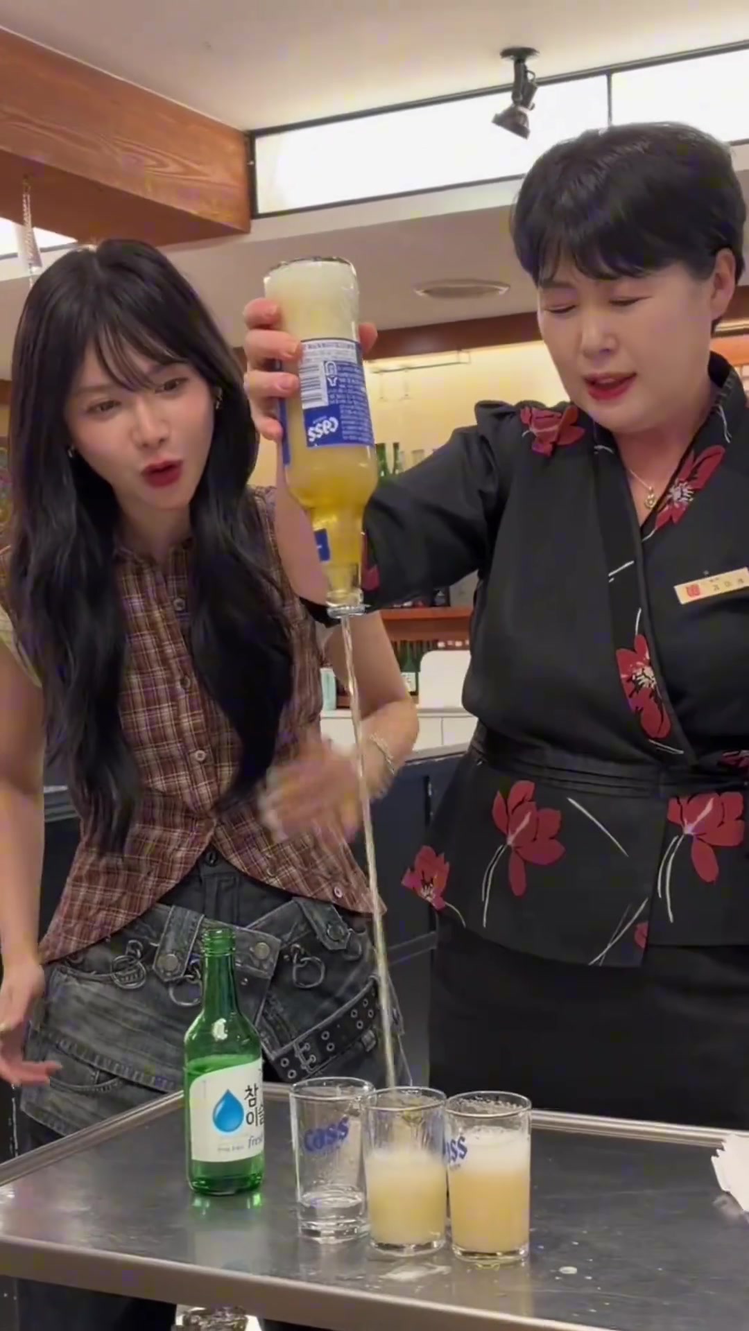 娜姐的酒量真可以啊！美娜：打卡韩国姨母调酒，高低不能认输