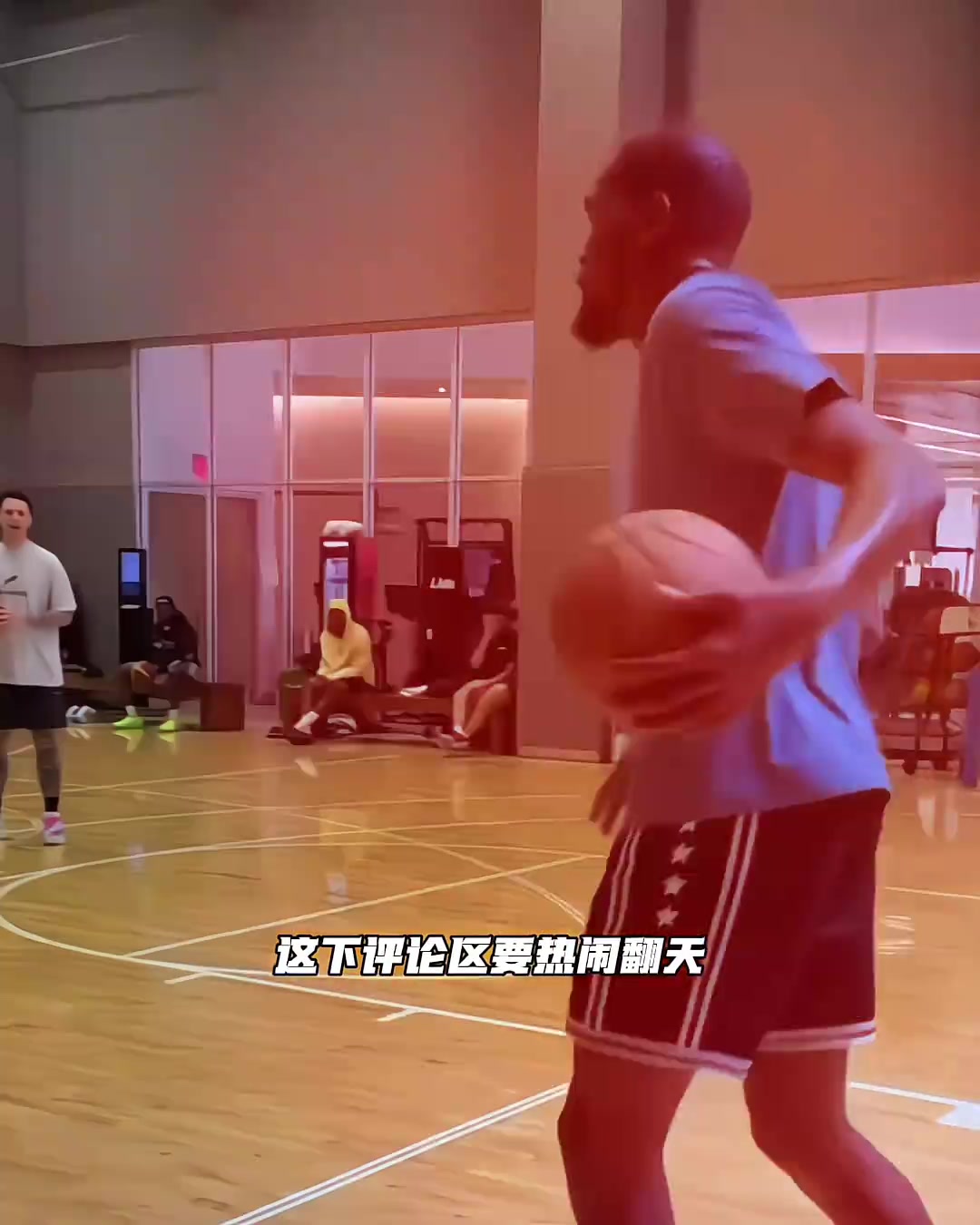 “社媒圈最活跃的那个男人终于来到抖音来整活了”