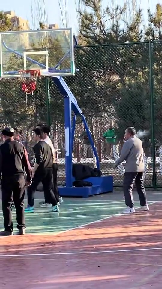 哈哈哈 大爷告诉你什么叫真正的底角抽烟