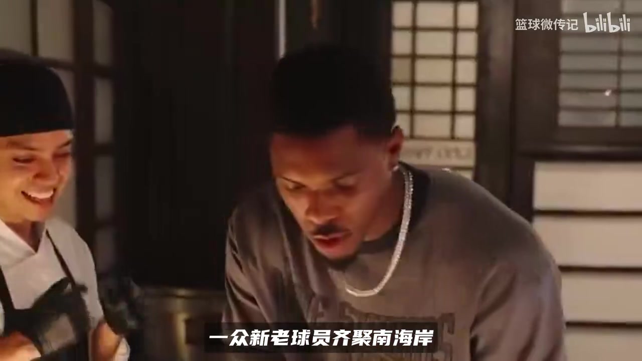 热火开启疯狂团建！高尔夫唱K轮番上阵，字母哥干饭吃得满嘴油