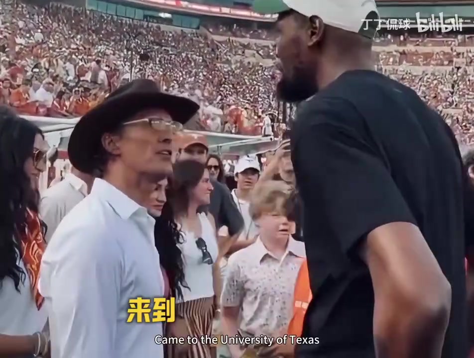 气质拉满！劳模典范！杜兰特回归母校开练开球！！