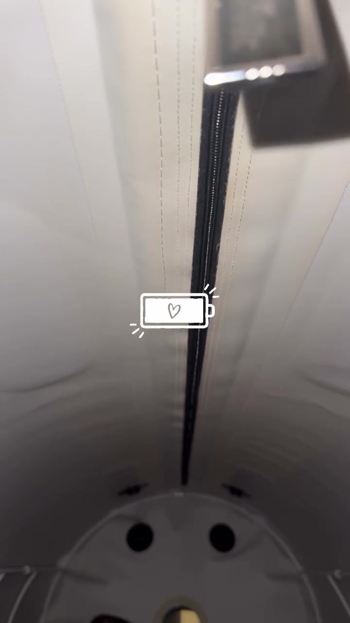 给身体充充电！老詹社媒晒训练完后进入高压仓放松身体