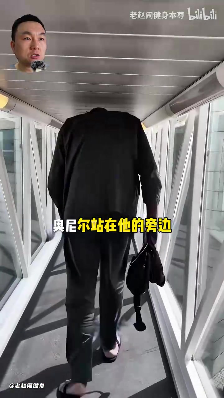 14岁身高近2米4,成为全球最高篮球运动员之一,站着暴扣奥尼尔 14岁身高近2米4,成为全球最高篮球运动员之一,站着暴扣奥尼尔