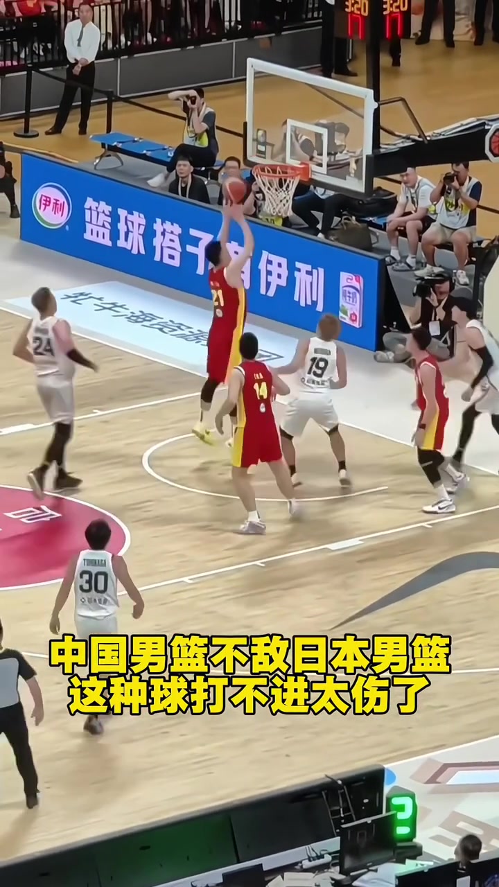 【赛事视频】球迷实拍：中国男篮简单球连续3次打不进！太伤⬆️
