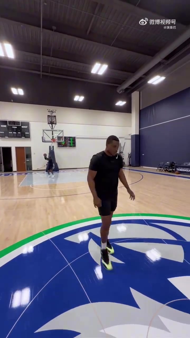【赛场热镜】来看看NBA投篮训练师什么水平这投篮确实够准