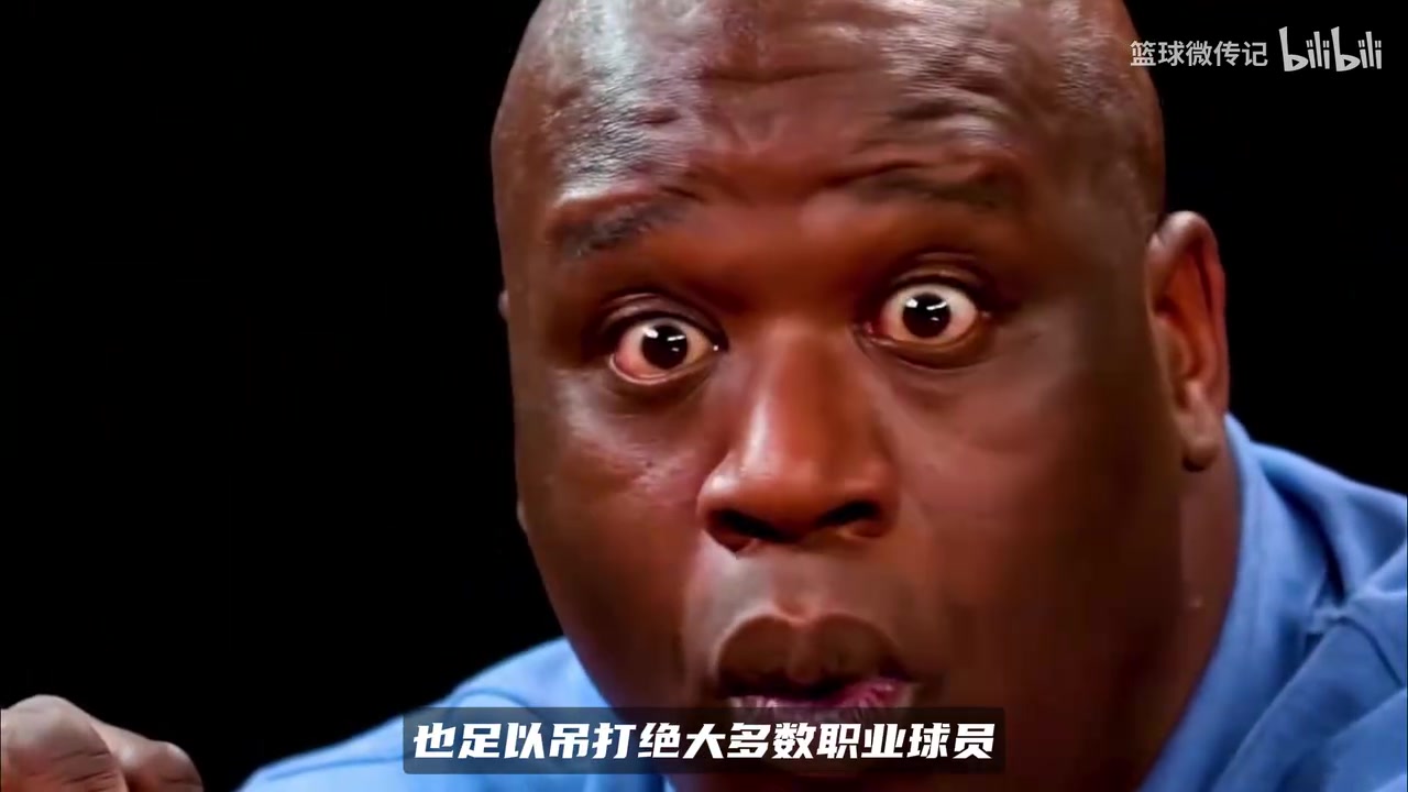 小乔丹巨掌太恐怖!折叠iPhone在手里变迷你款,奥尼尔同款 小乔丹巨掌太恐怖!折叠iPhone在手里变迷你款,奥尼尔同款