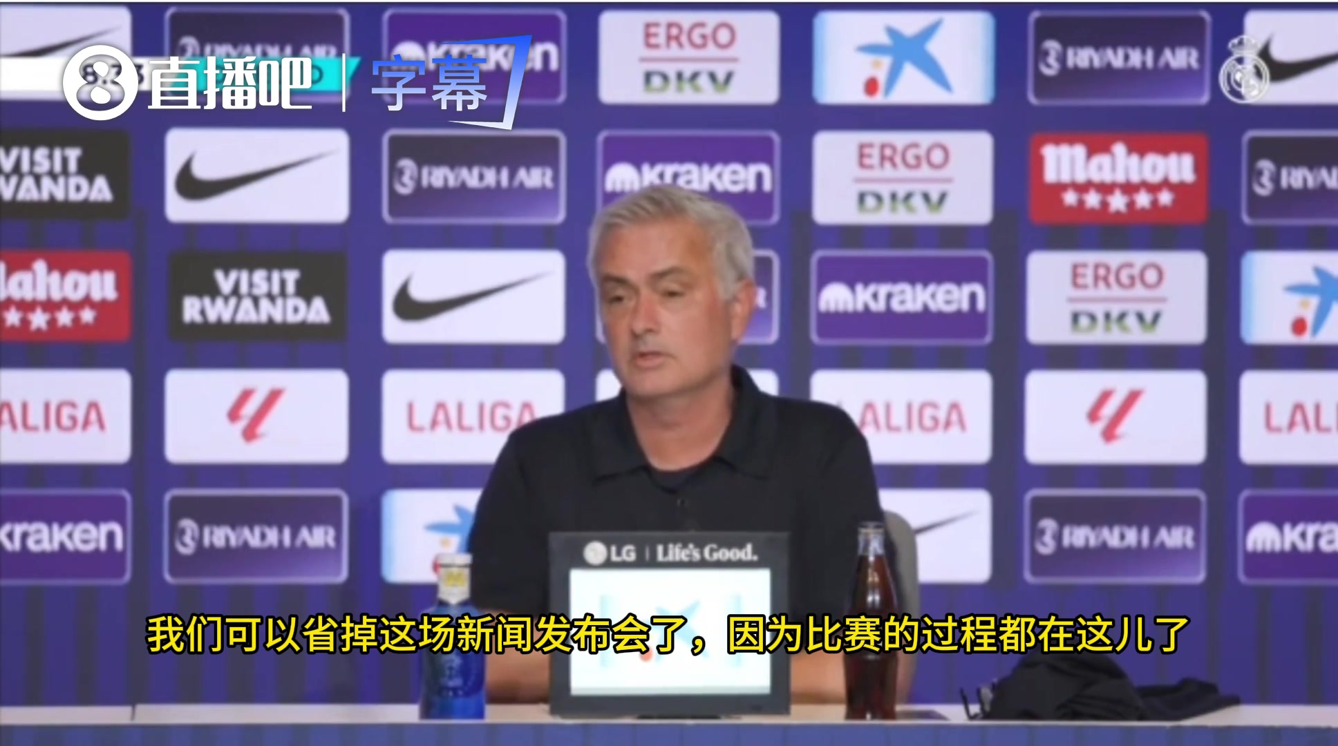 不满判罚！穆里尼奥打印出马竞的两次犯规动作给记者看
