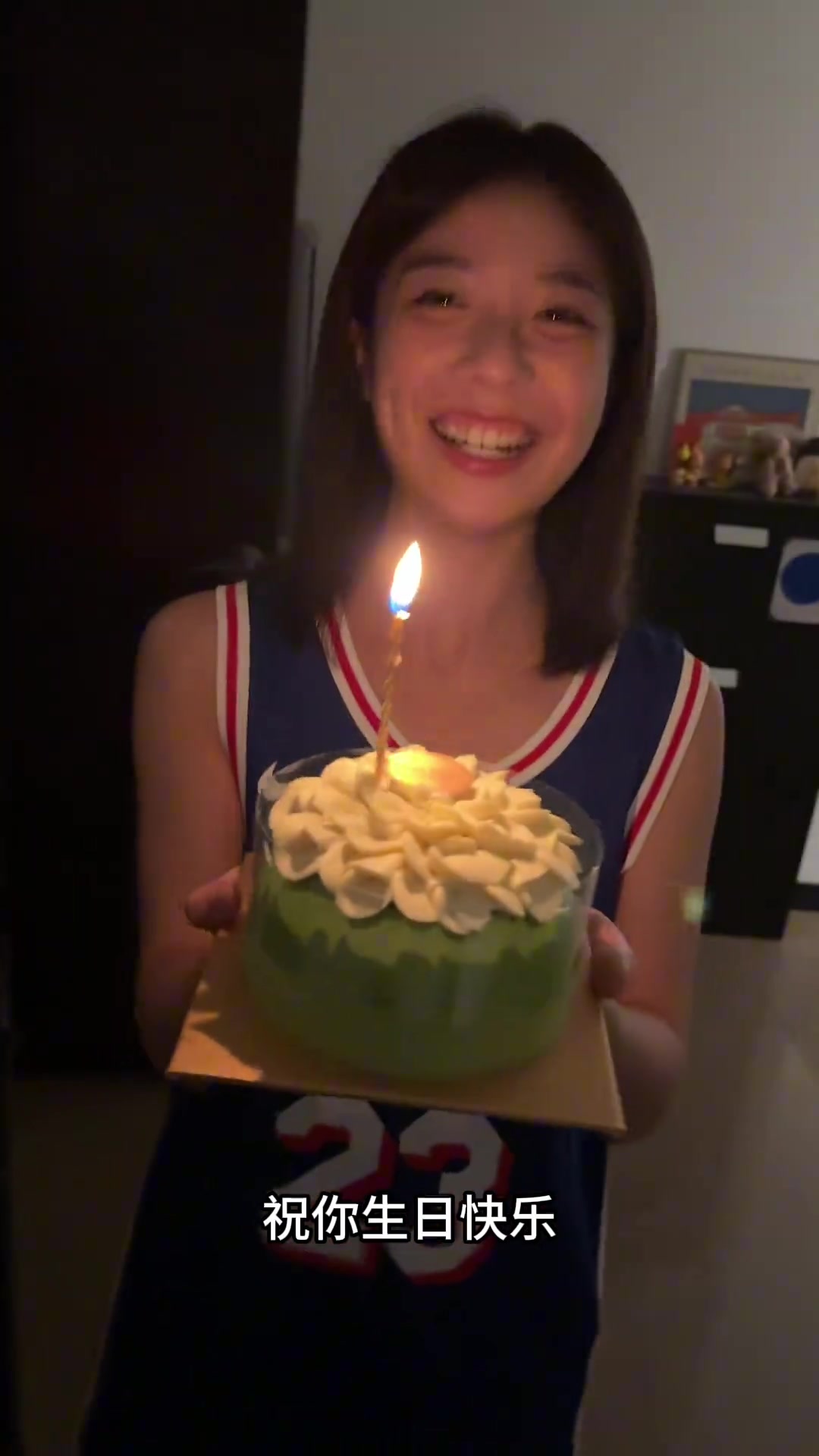 如果你有这样的女友 穿着詹姆斯球衣在你下班后给你惊喜庆生!? 如果你有这样的女友 穿着詹姆斯球衣在你下班后给你惊喜庆生!?