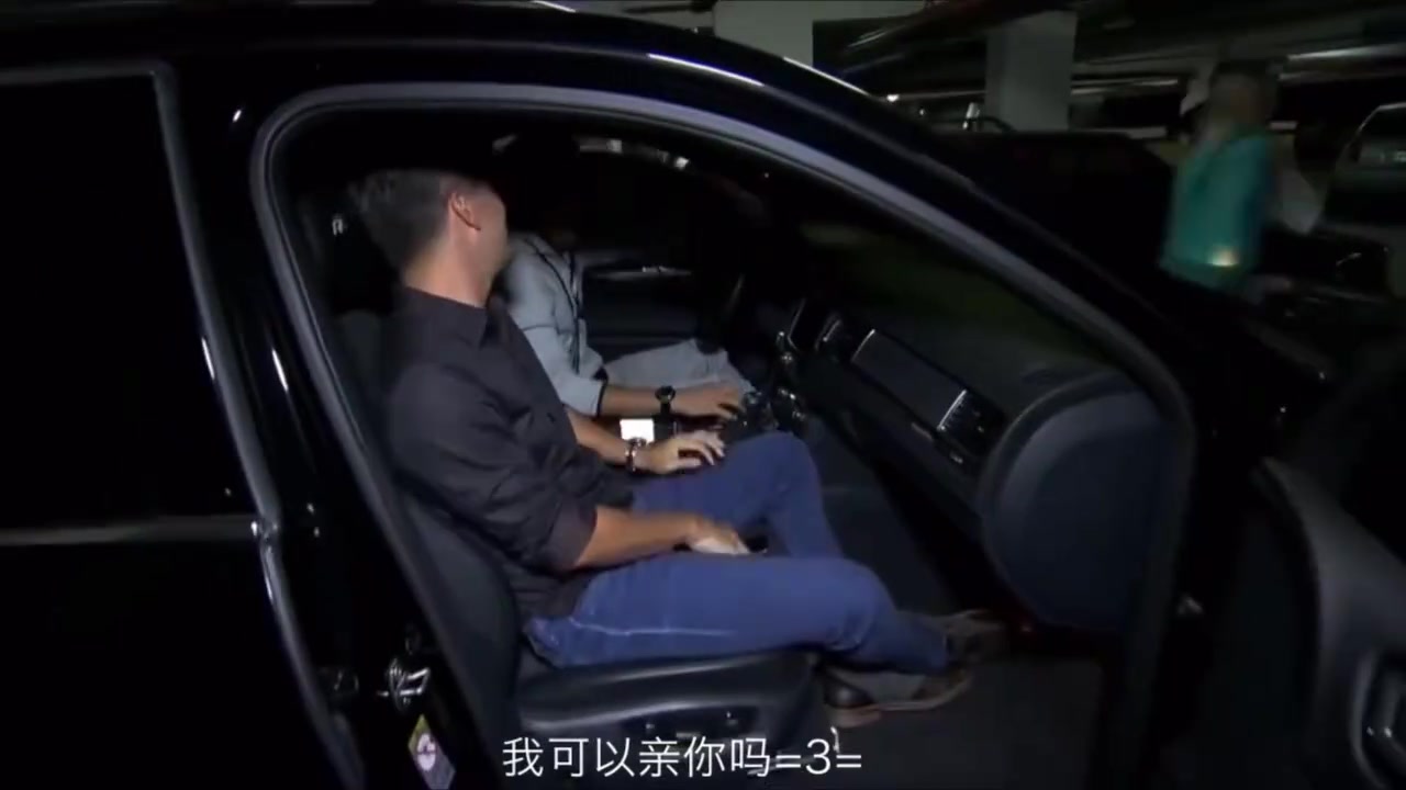 【球场速看】女粉真的多！珍藏影像：内马尔对球迷们有求必应！