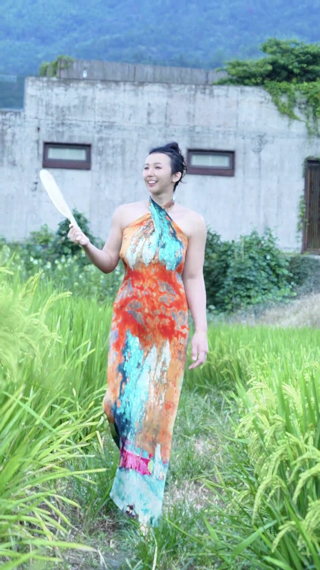 【全程剪辑】这身旗袍让丰满身材尽显！张曼源晒视频：一家三口的