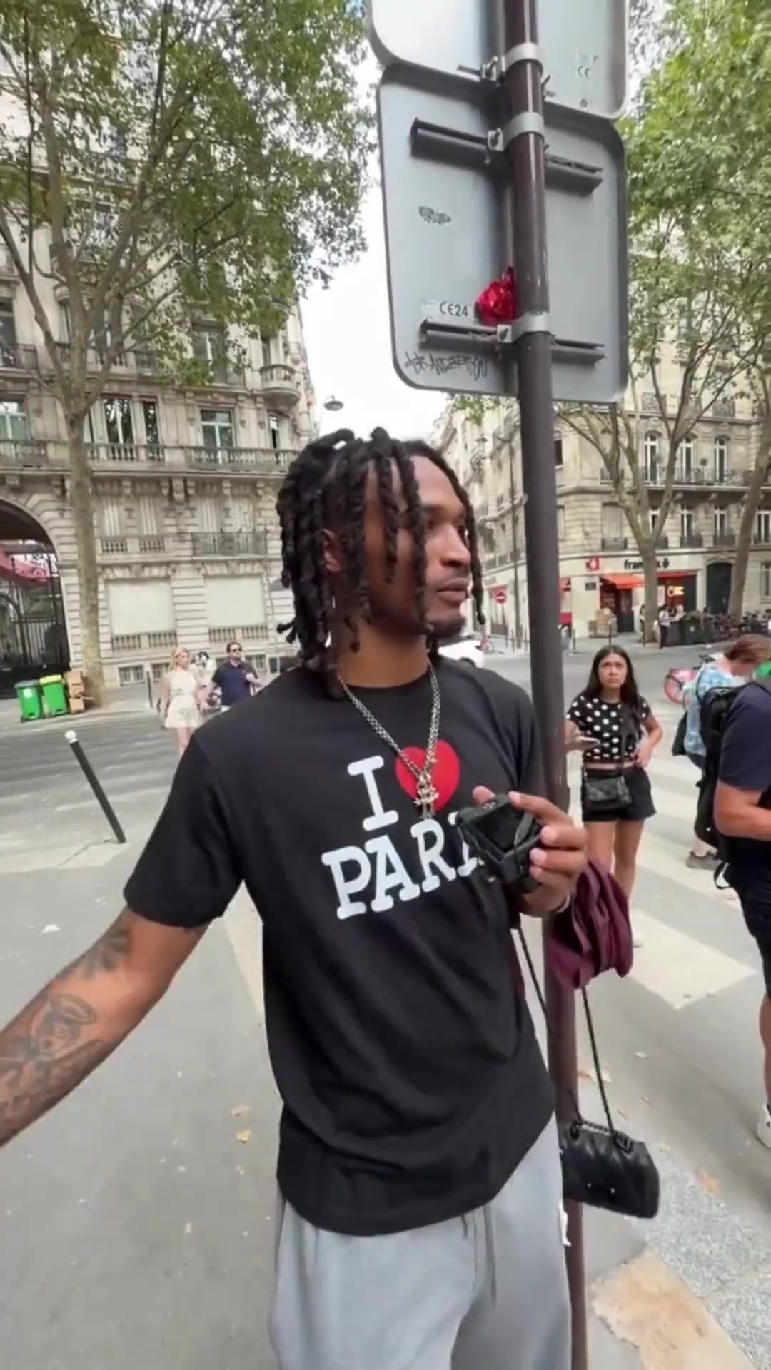 卡斯尔:休赛期最难忘的事是去巴黎 那件衣服是卡布给我买的 卡斯尔:休赛期最难忘的事是去巴黎 那件衣服是卡布给我买的