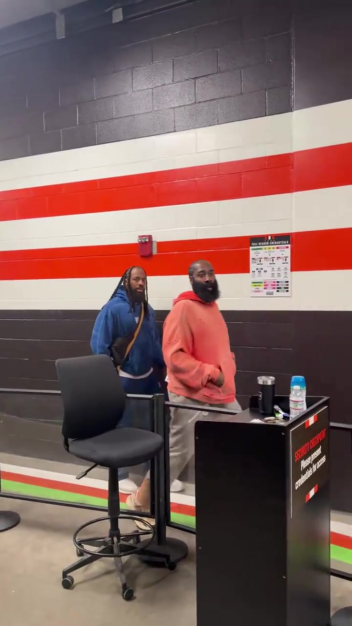 【今日集锦速览】这大橙色卫衣哈登一身休闲装观⬅️看NFL! 【今日集锦速览】这大橙色卫衣哈登一身休闲装观⬅️看NFL!