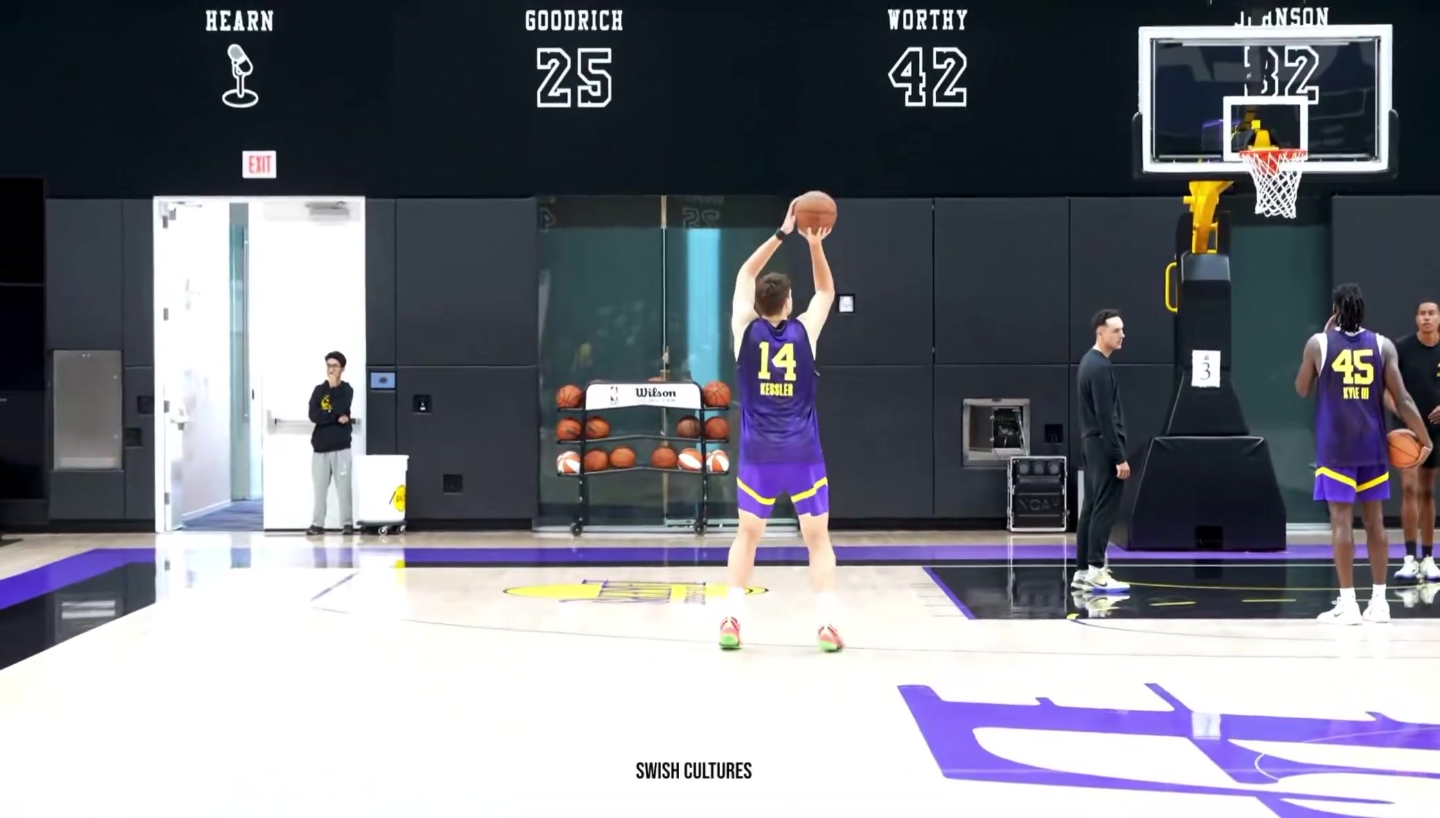 【精彩对决视频】凯斯勒训练秀神准远投！湖人下赛季中锋挡拆外弹