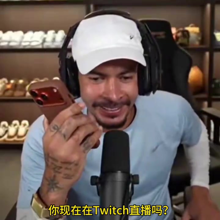 【瞬间剪辑视频】阿里在最近的直播中给凯恩打⚽电话，凯恩说：我