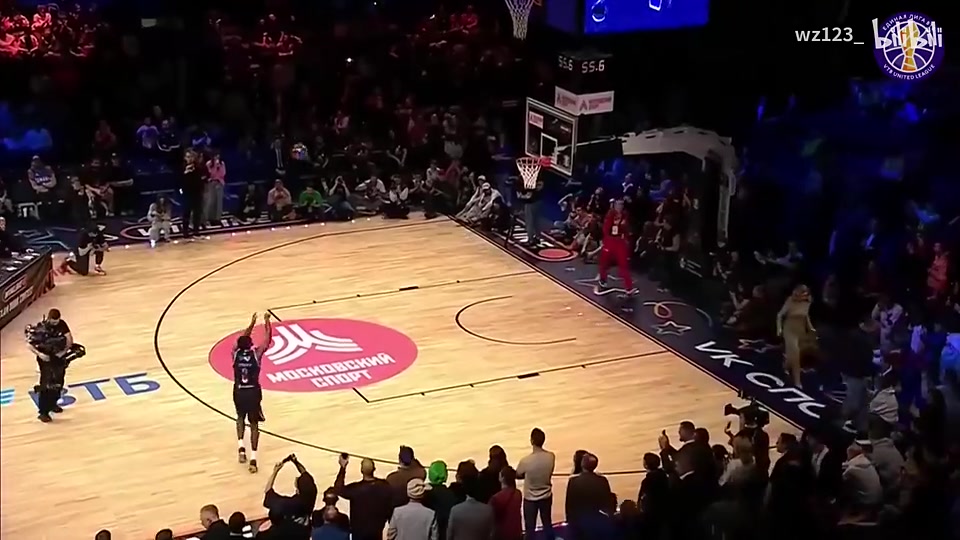 [体育精彩时刻]帅炸了！26年俄罗斯扣篮大赛精华！和NBA比